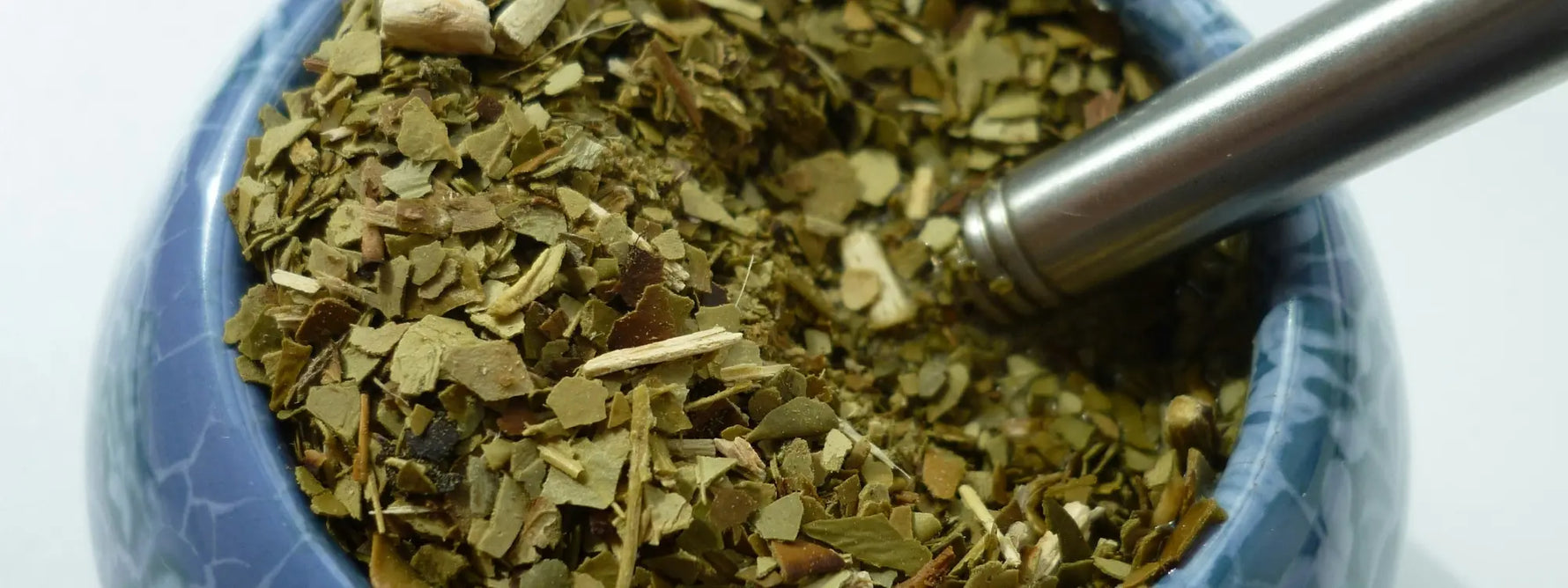 Les bienfaits du frêne : plante drainante et anti-inflammatoire pour les articulations et la détox