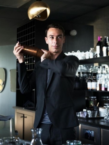 Derrière le bar de.… Antony Bertin, Chef Barman du Castelbrac Hôtel & Spa*****